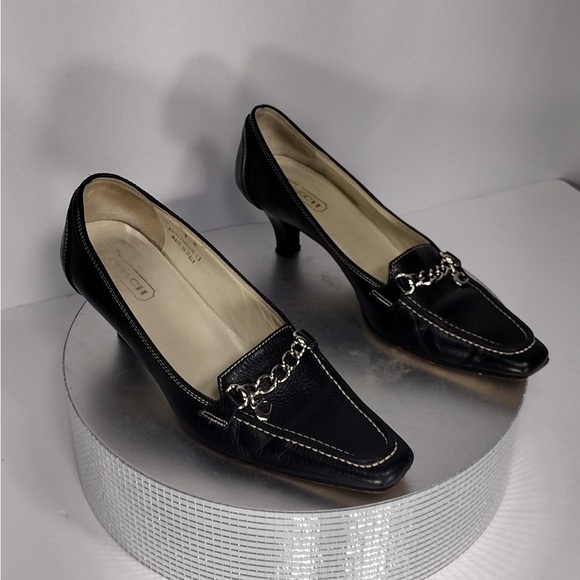 CoachBlack Loafers with Chain Detail size 7 B pre owned good condition